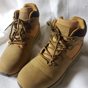 XRAY brand leather ankle boots